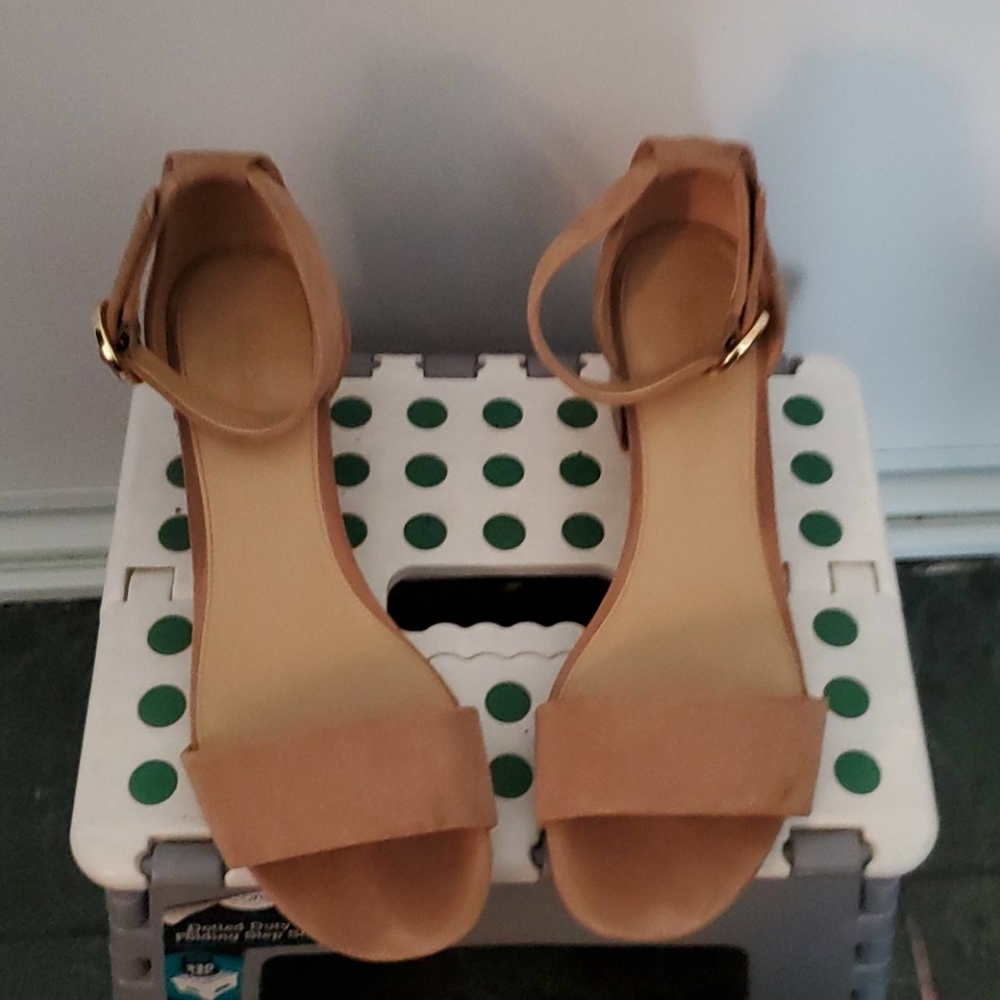 These are MK Heels. They are in great condition.